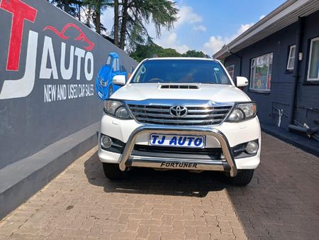 2014-Toyota-Fortuner-30-D-4D-Raised-Body_1