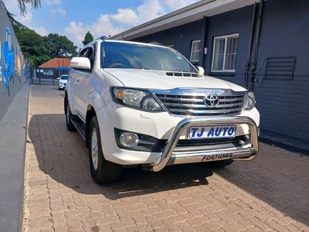 2014-Toyota-Fortuner-30-D-4D-Raised-Body_2