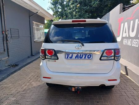 2014-Toyota-Fortuner-30-D-4D-Raised-Body_3