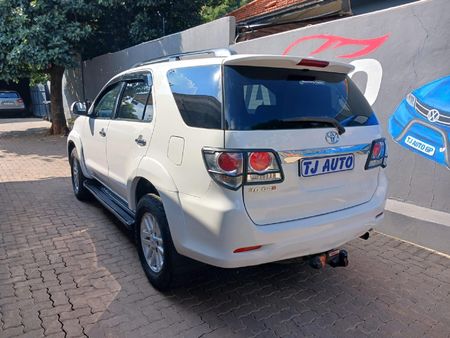 2014-Toyota-Fortuner-30-D-4D-Raised-Body_5
