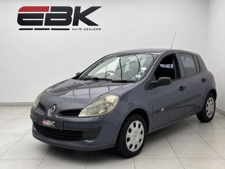 2007-Renault-Clio-III-16-Expression-5-dr_2
