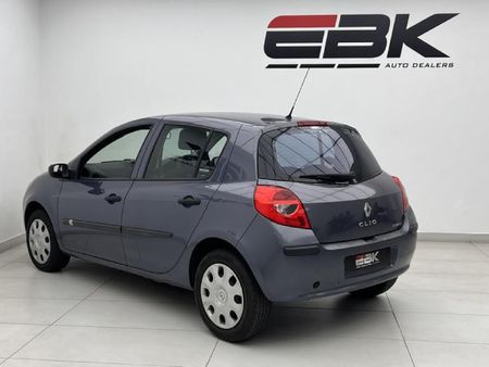 2007-Renault-Clio-III-16-Expression-5-dr_3