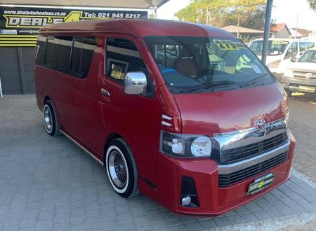 2011-Toyota-Quantum-25-D-4D-10-seat_0