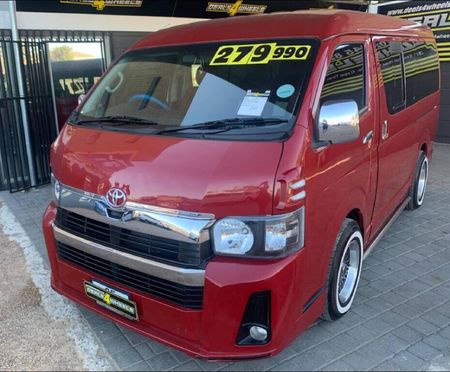 2011-Toyota-Quantum-25-D-4D-10-seat_1