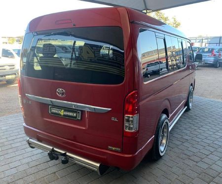 2011-Toyota-Quantum-25-D-4D-10-seat_3