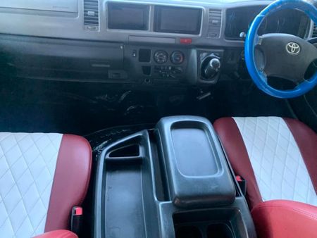 2011-Toyota-Quantum-25-D-4D-10-seat_8