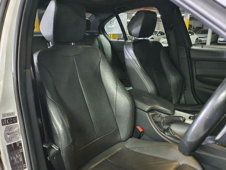 2016-BMW-3-Series-335i-M-Sport-Auto_11