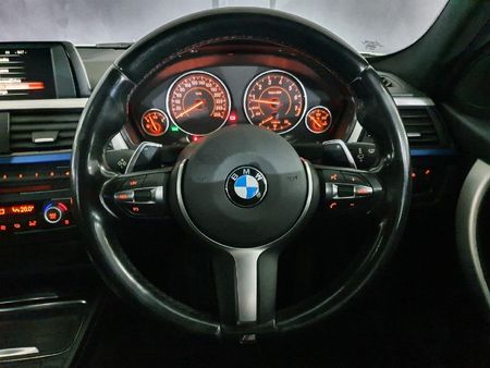 2016-BMW-3-Series-335i-M-Sport-Auto_7