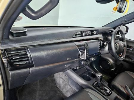 2023-Toyota-Hilux-28-GD-6-Raised-Body-Legend-Auto-Double-Cab_10
