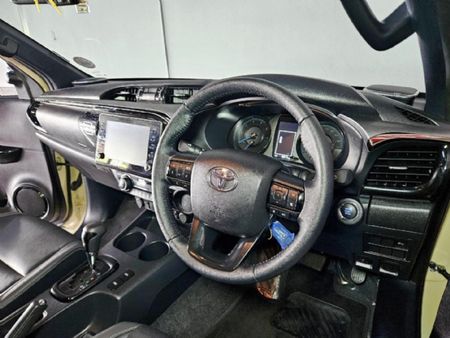 2023-Toyota-Hilux-28-GD-6-Raised-Body-Legend-Auto-Double-Cab_11