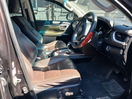 2018-Toyota-Fortuner-28-GD-6-Raised-Body-Auto_9