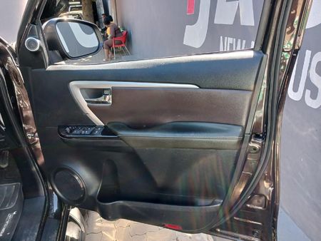 2018-Toyota-Fortuner-28-GD-6-Raised-Body-Auto_11
