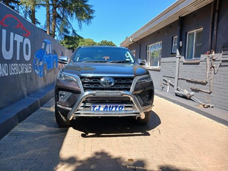 2018-Toyota-Fortuner-28-GD-6-Raised-Body-Auto_1