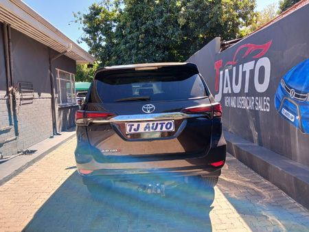 2018-Toyota-Fortuner-28-GD-6-Raised-Body-Auto_4