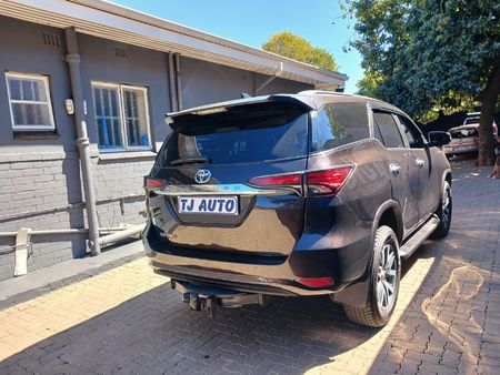 2018-Toyota-Fortuner-28-GD-6-Raised-Body-Auto_5