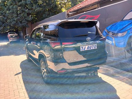 2018-Toyota-Fortuner-28-GD-6-Raised-Body-Auto_6
