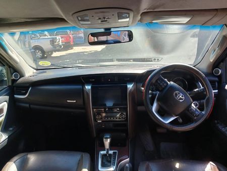 2018-Toyota-Fortuner-28-GD-6-Raised-Body-Auto_7