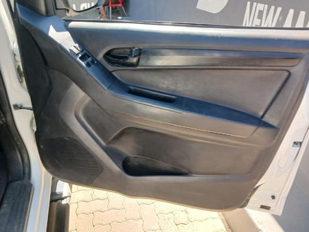 2014-Isuzu-KB-250-D-Teq-LE-Extended-Cab_11
