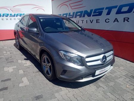 2015-Mercedes-Benz-GLA-200-Auto_0