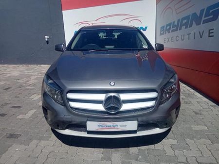 2015-Mercedes-Benz-GLA-200-Auto_1