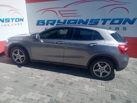 2015-Mercedes-Benz-GLA-200-Auto_3