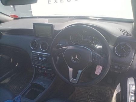 2015-Mercedes-Benz-GLA-200-Auto_7