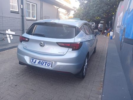 2017-Opel-Astra-16T-Sport-5-dr_4