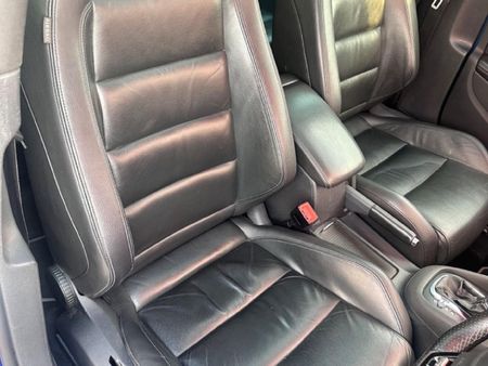 2013-Volkswagen-Golf-VI-20-TSI-R-Auto_10