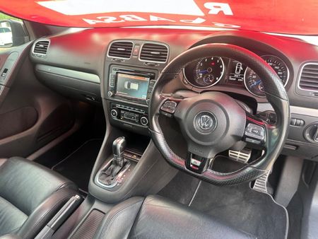 2013-Volkswagen-Golf-VI-20-TSI-R-Auto_11