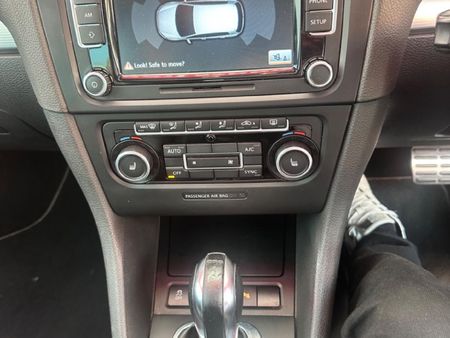 2013-Volkswagen-Golf-VI-20-TSI-R-Auto_13