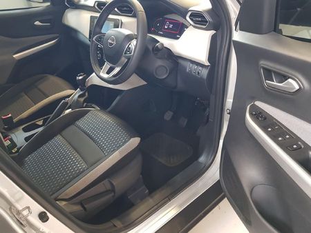 2025-Nissan-Magnite-10T-Acenta_17