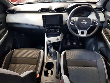 2025-Nissan-Magnite-10T-Acenta_18