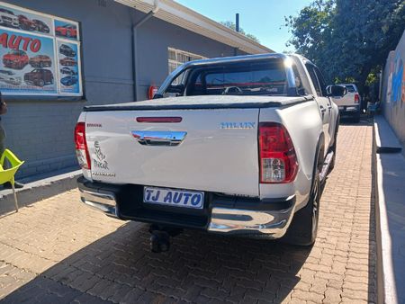 2017-Toyota-Hilux-28-GD-6-Raised-Body-Raider-Double-Cab-Auto_5