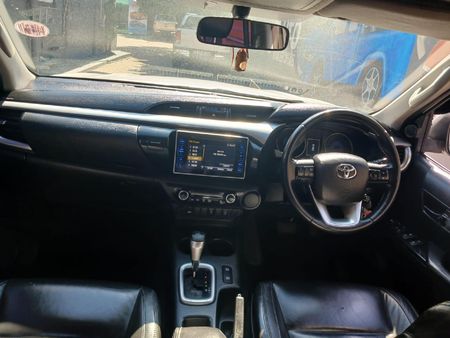 2017-Toyota-Hilux-28-GD-6-Raised-Body-Raider-Double-Cab-Auto_7