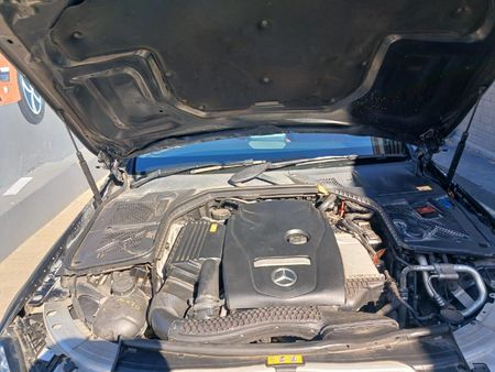 2016-Mercedes-Benz-C-Class-C-180-AMG-Line-Auto_12