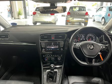 2017-Volkswagen-Golf-VII-14-TSI-Highline_9