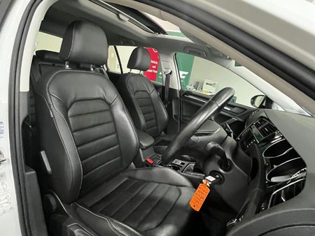 2017-Volkswagen-Golf-VII-14-TSI-Highline_10