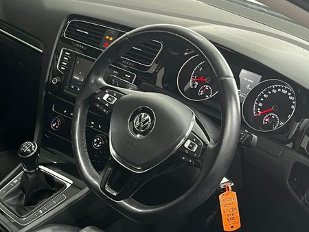 2017-Volkswagen-Golf-VII-14-TSI-Highline_7