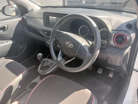 2023-Hyundai-Grand-i10-10-Motion_6