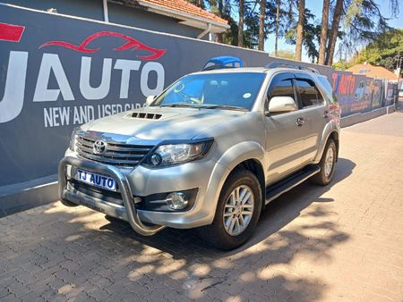 2012-Toyota-Fortuner-30-D-4D-Heritage-Raised-Body_0