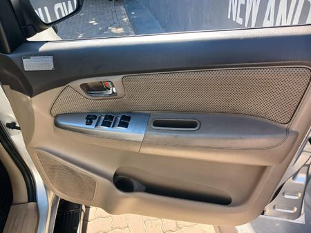 2012-Toyota-Fortuner-30-D-4D-Heritage-Raised-Body_10