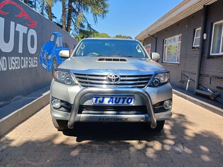 2012-Toyota-Fortuner-30-D-4D-Heritage-Raised-Body_1