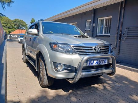 2012-Toyota-Fortuner-30-D-4D-Heritage-Raised-Body_2