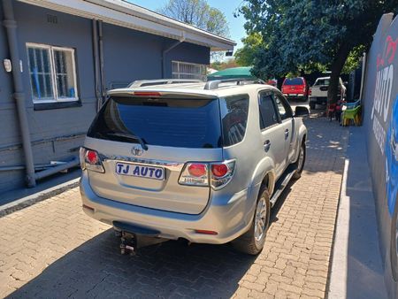 2012-Toyota-Fortuner-30-D-4D-Heritage-Raised-Body_3