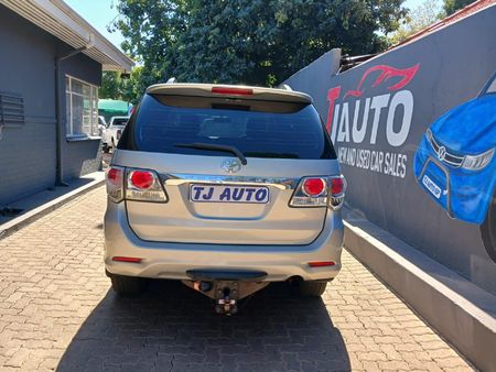 2012-Toyota-Fortuner-30-D-4D-Heritage-Raised-Body_4