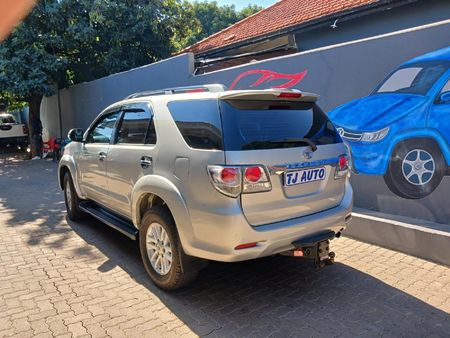 2012-Toyota-Fortuner-30-D-4D-Heritage-Raised-Body_5