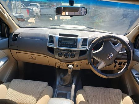 2012-Toyota-Fortuner-30-D-4D-Heritage-Raised-Body_6
