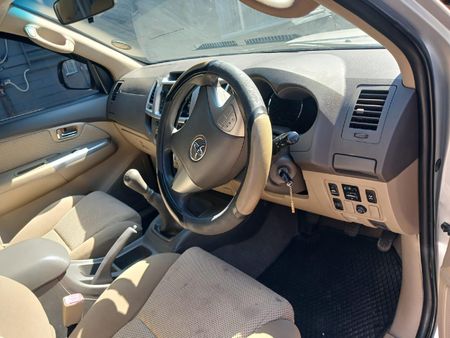 2012-Toyota-Fortuner-30-D-4D-Heritage-Raised-Body_7