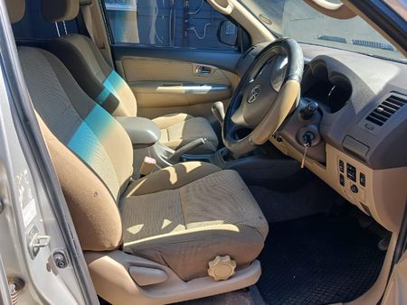 2012-Toyota-Fortuner-30-D-4D-Heritage-Raised-Body_8