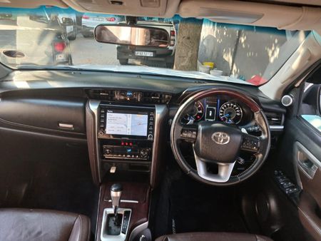 2021-Toyota-Fortuner-28-GD-6-Raised-Body-Auto_10